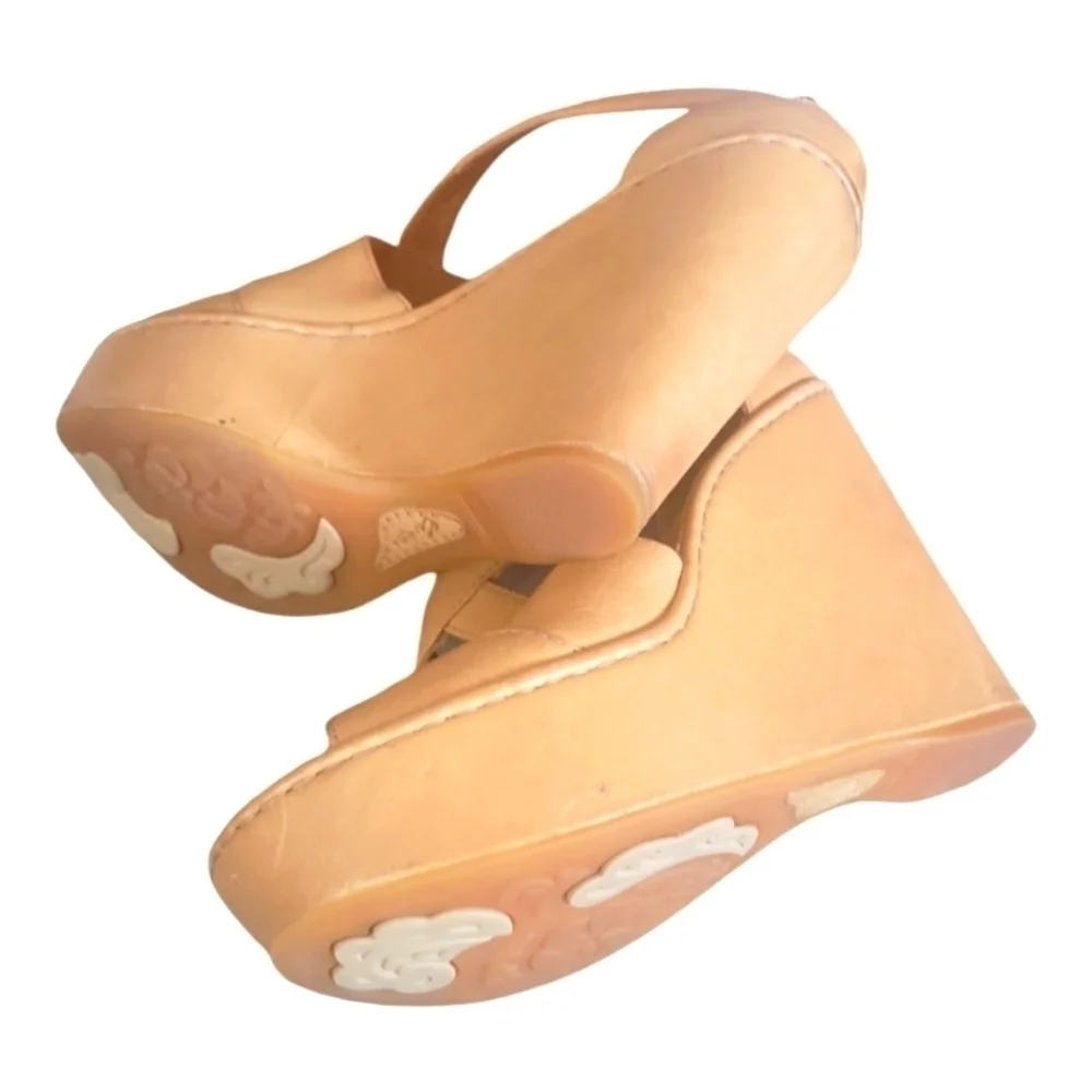 Crown by Born Women's Leather Nude Chelsea Wedge Buckle Closure Sandals Sz 7/38